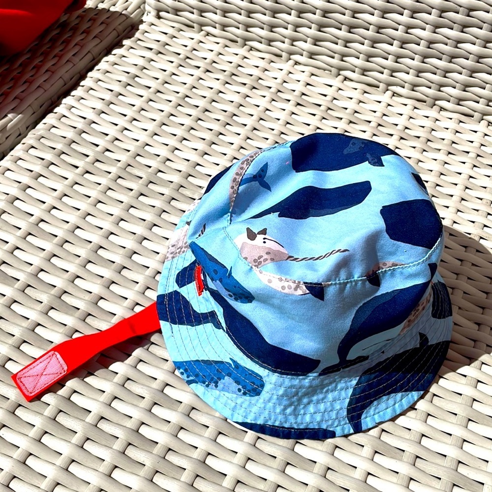 🐳  Carter's Toddler Reversible Bucket Hat Size 12-24 months